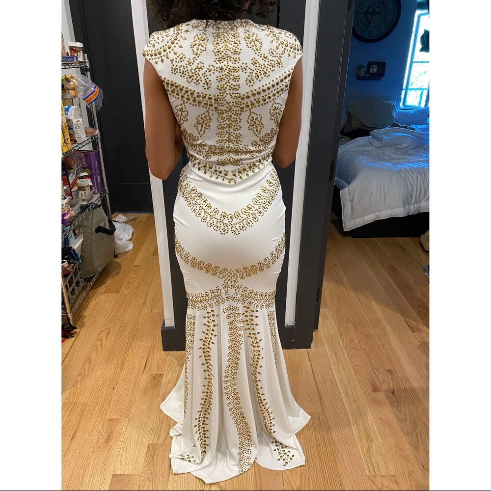 GOWNS for sale. Used once. Okay shape - Picture 2 of 2